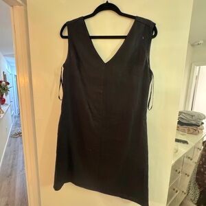 Nicole Miller Black V-Neck Sheath Mini Dress